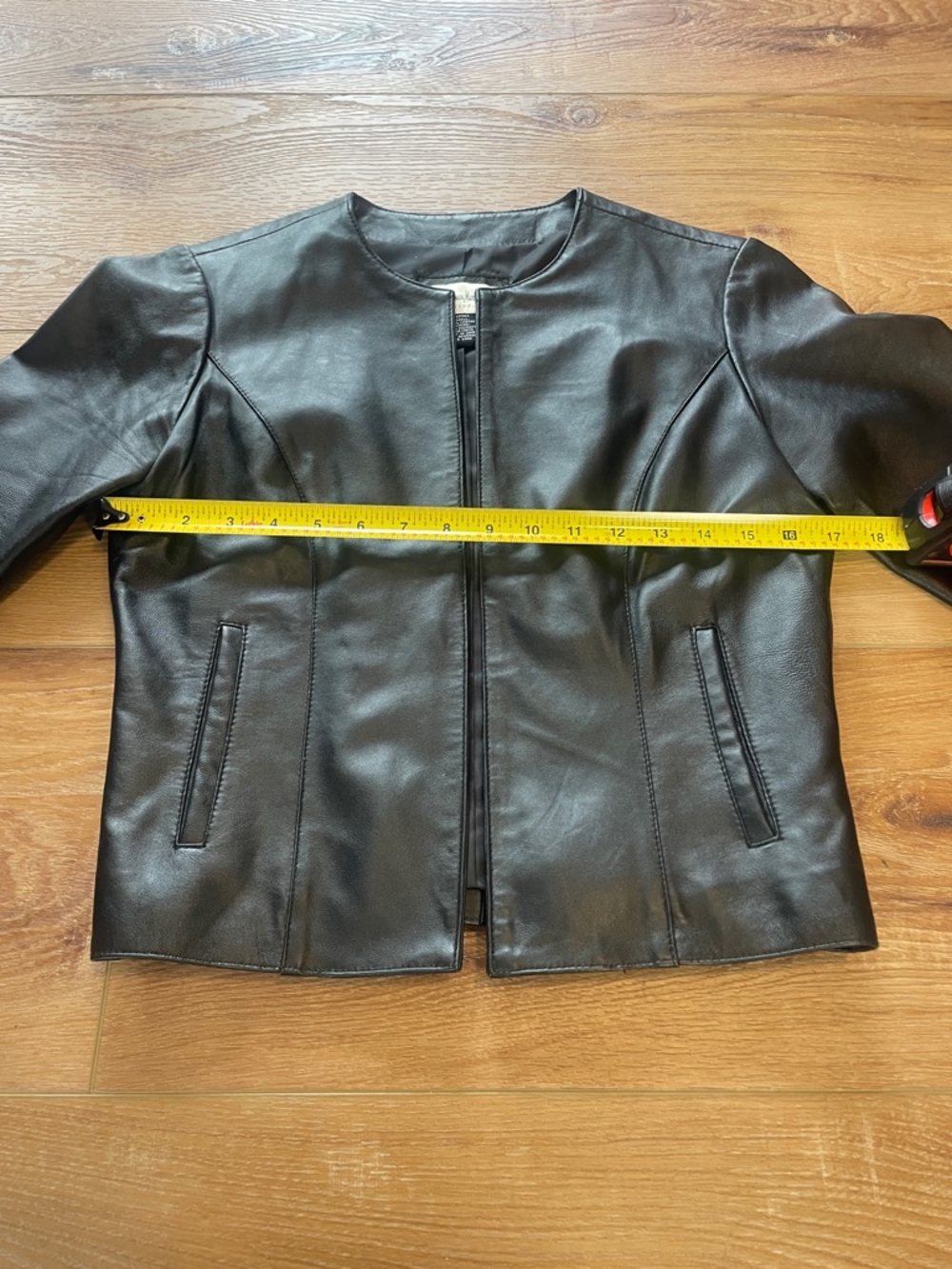 Neiman Marcus Black 100% Leather Bolero Jacket - Picture 6 of 9